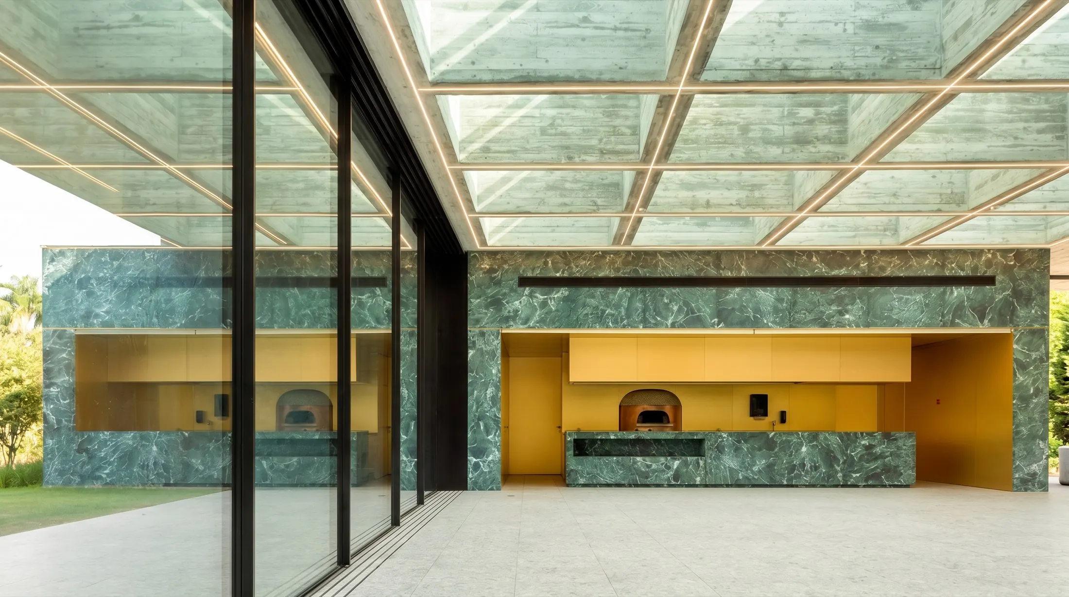 Grande ouverture vitrée intégrée à une architecture contemporaine